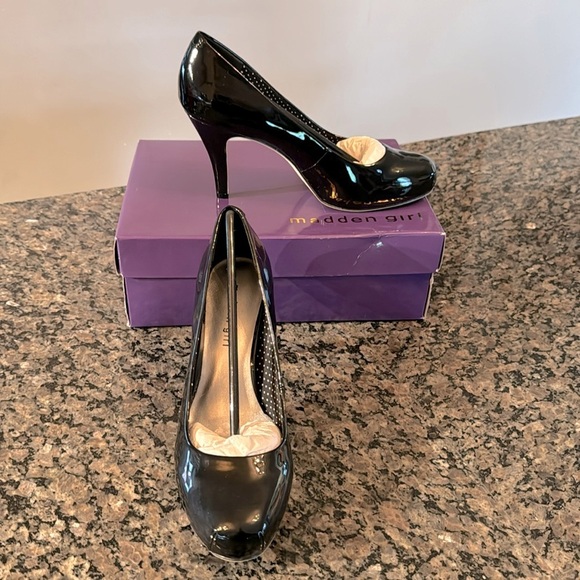Madden girl Getta black patent pump heels NIB 8.5 - Picture 1 of 12